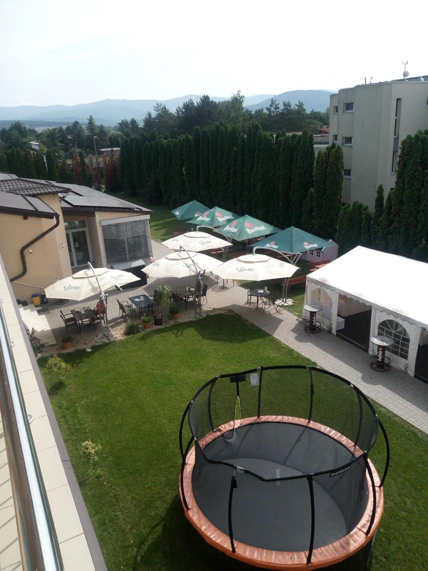 Penzion Adriana Nové Mesto nad Váhom Exterior foto